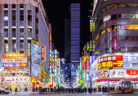The Ultimate Guide to Experiencing the Magic of Shinjuku